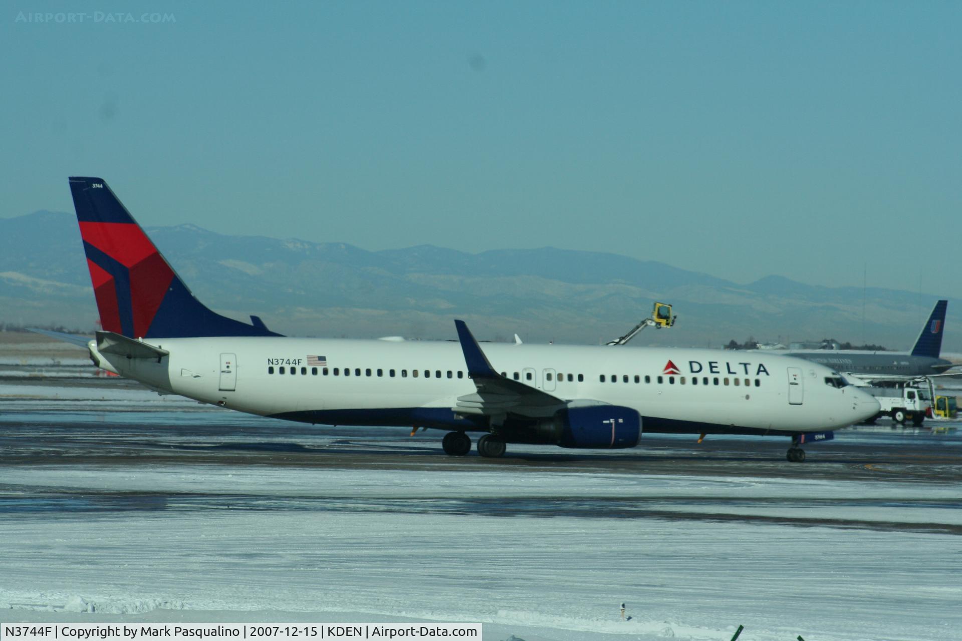 N3744F, 2001 Boeing 737-832 C/N 30837, Boeing 737-800