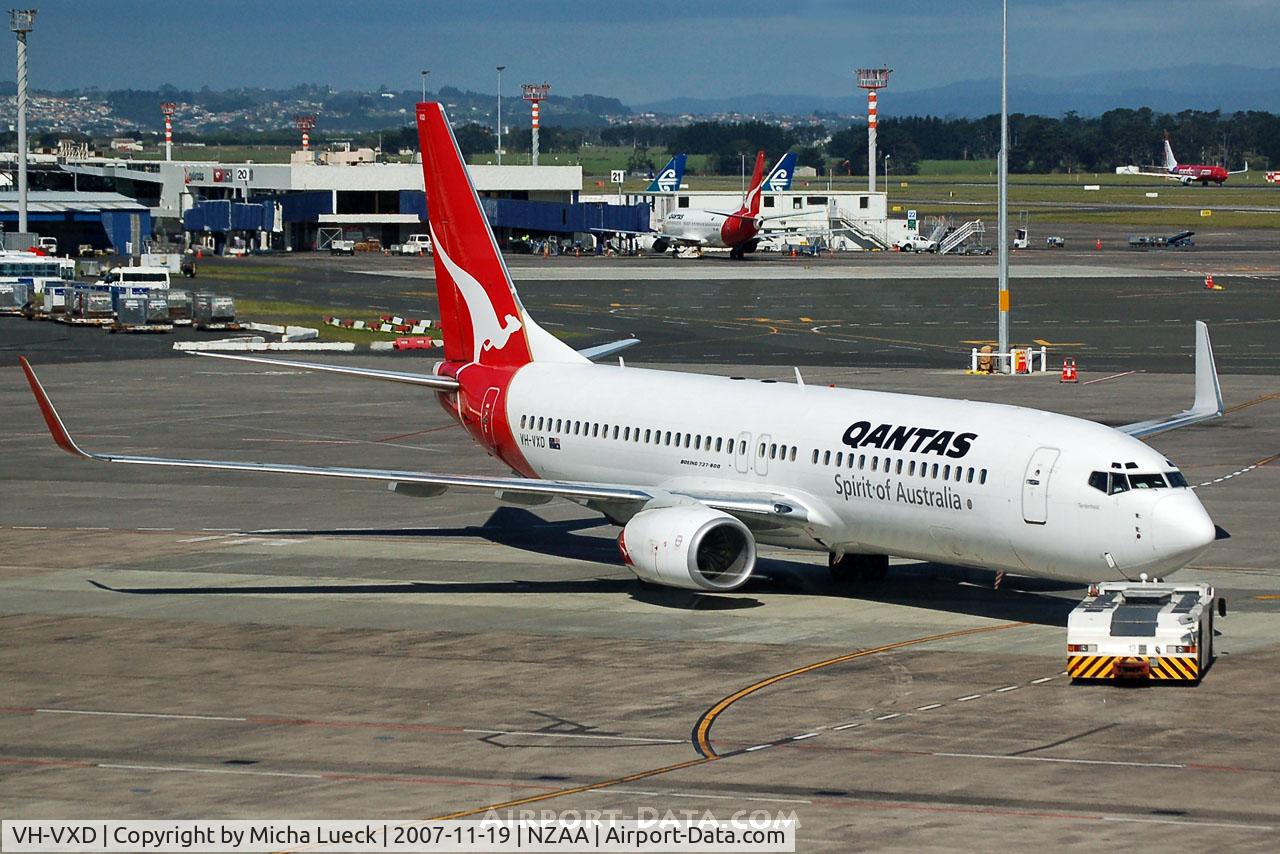 VH-VXD, 2001 Boeing 737-838 C/N 29552, Push-back
