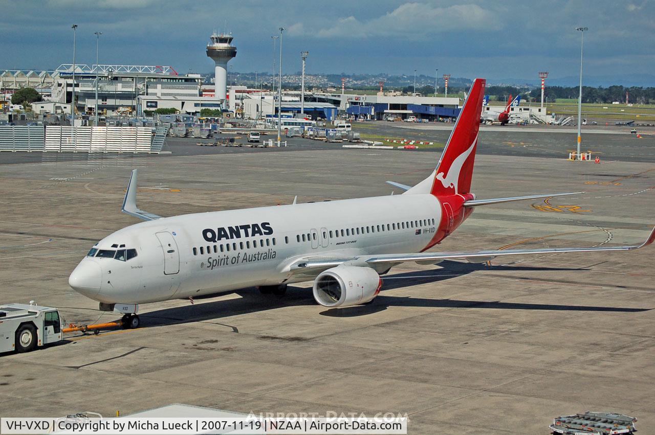 VH-VXD, 2001 Boeing 737-838 C/N 29552, Push-back