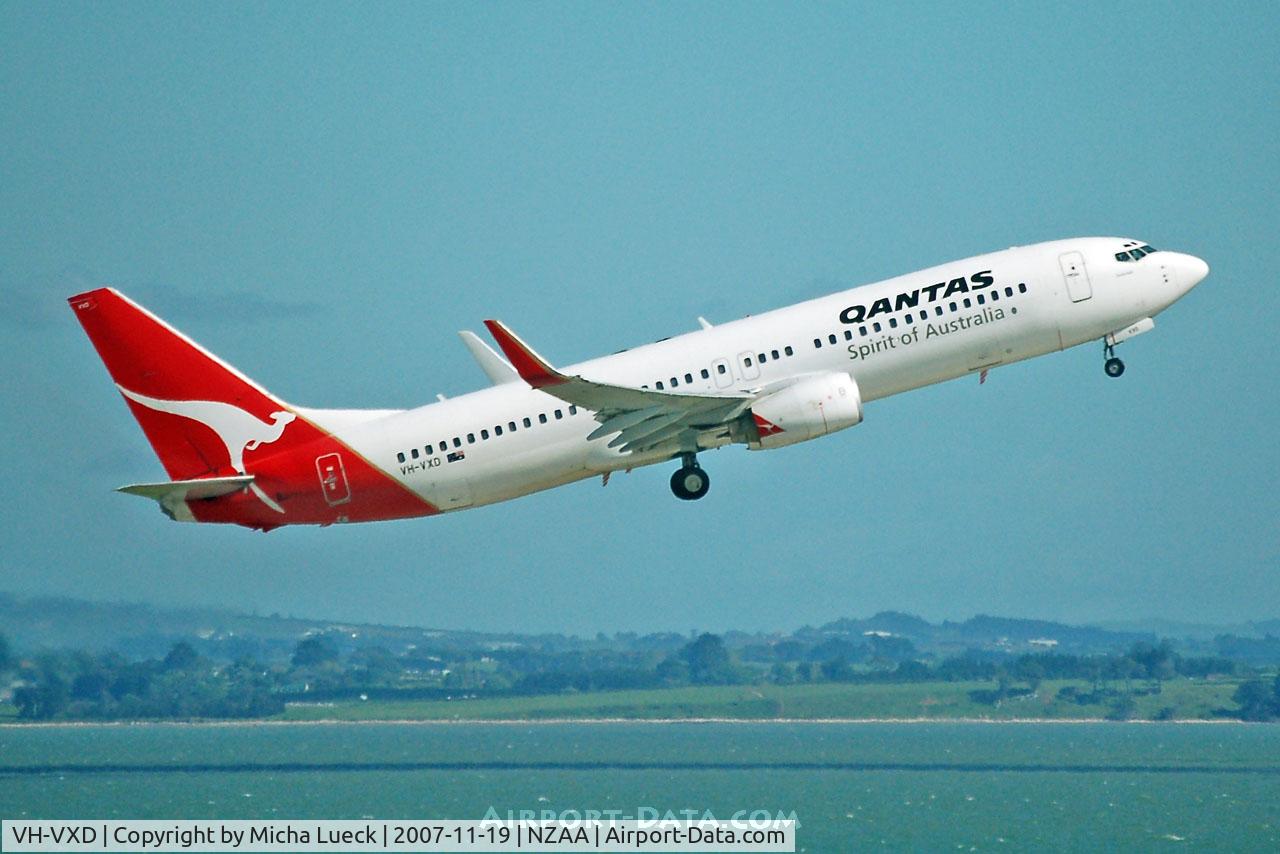 VH-VXD, 2001 Boeing 737-838 C/N 29552, Climbing out of Auckland, bound for Brisbane