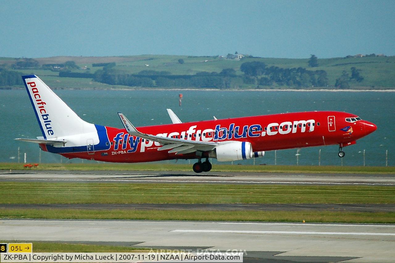 ZK-PBA, 2003 Boeing 737-8FE C/N 33796, taking off