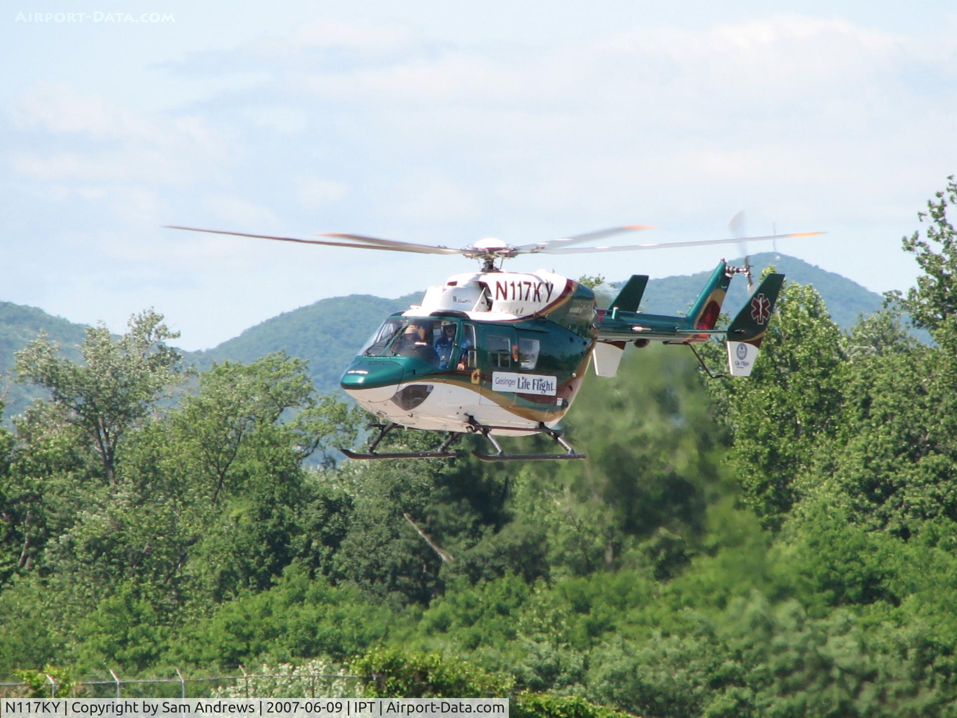 N117KY, 2002 Eurocopter-Kawasaki BK-117C-1 C/N 7544, Repositioning for the WRAP 2007 Fly-in