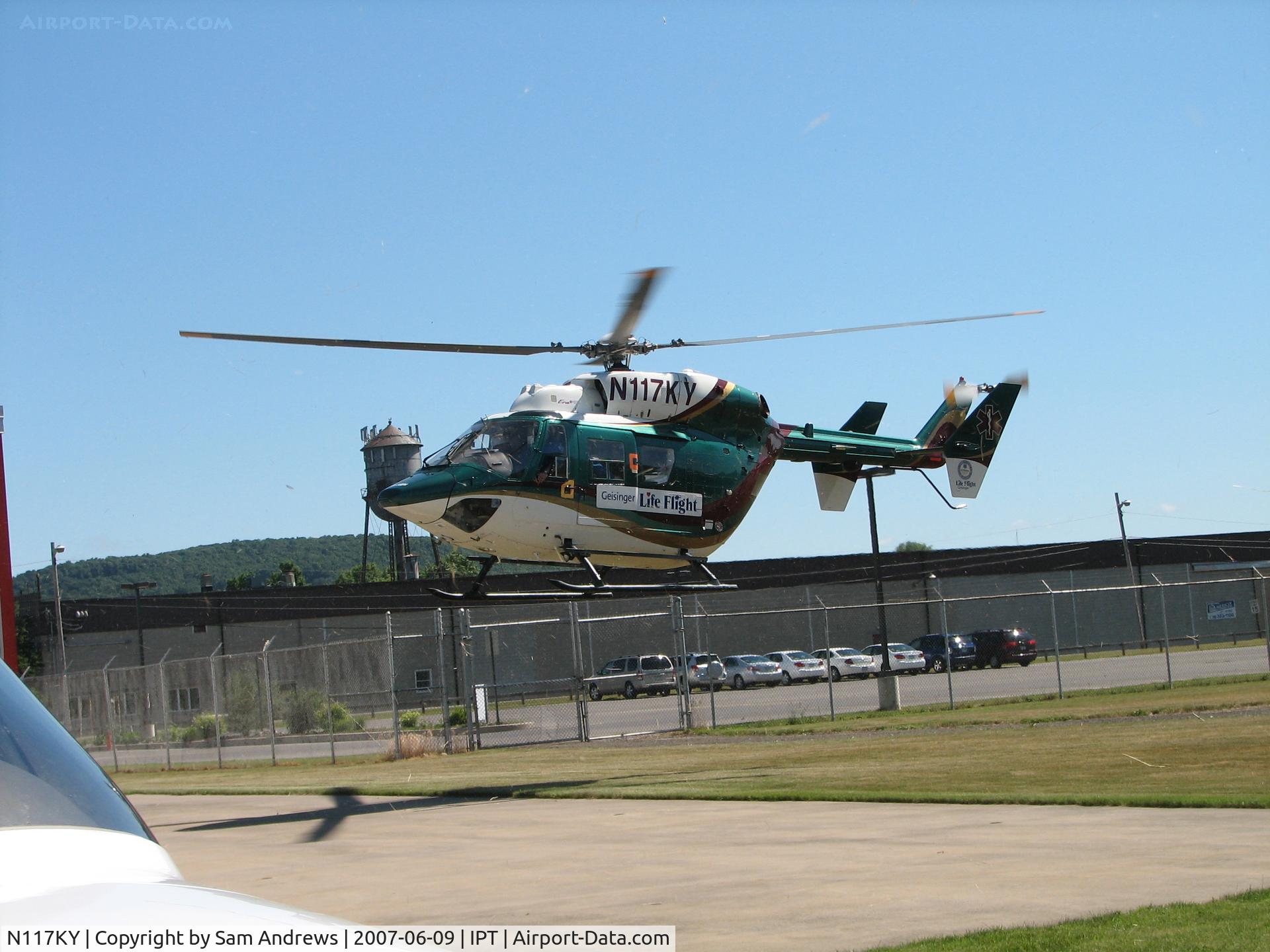 N117KY, 2002 Eurocopter-Kawasaki BK-117C-1 C/N 7544, Approaching its new position at the WRAP 2007 Fly-in