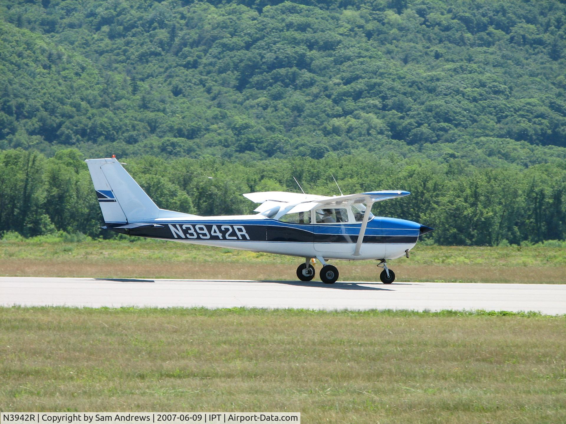 N3942R, 1966 Cessna 172H C/N 17255442, Rolling out at the WRAP 2007 Fly-in