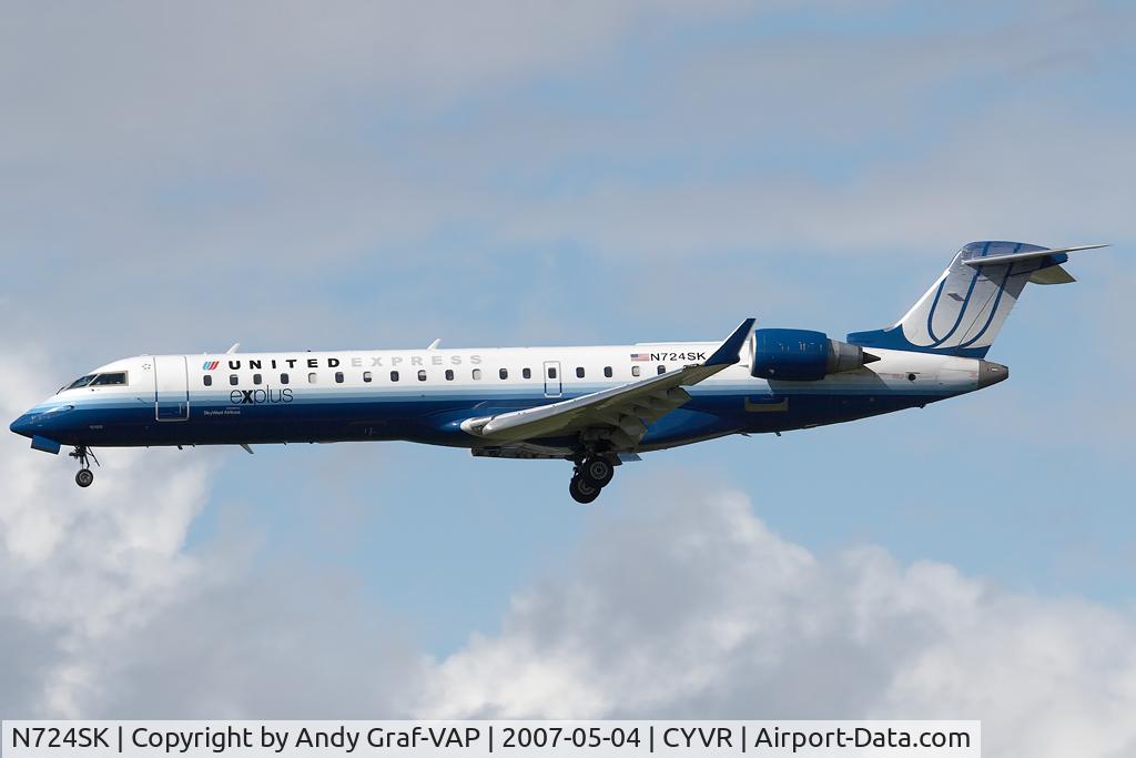 N724SK, 2004 Bombardier CRJ-700 (CL-600-2C10) Regional Jet C/N 10189, United Express CRJ700