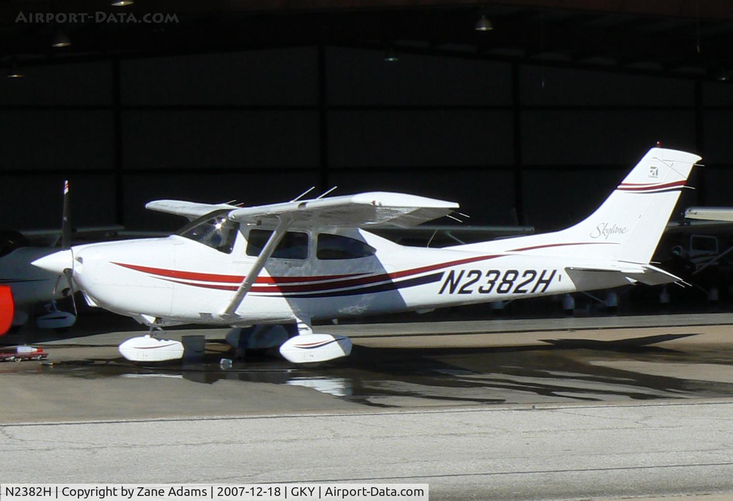 N2382H, 1999 Cessna 182S Skylane C/N 18280473, At Arlington Municipal