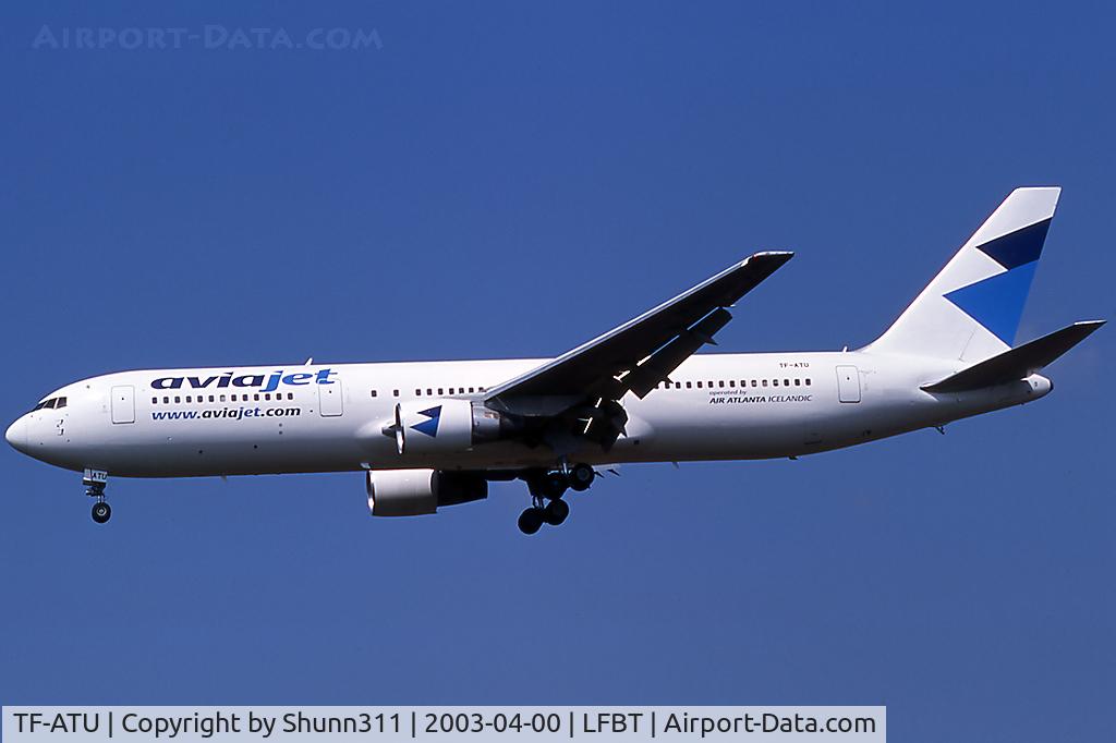 TF-ATU, 1992 Boeing 767-3Y0/ER C/N 26204, Landing rwy 02