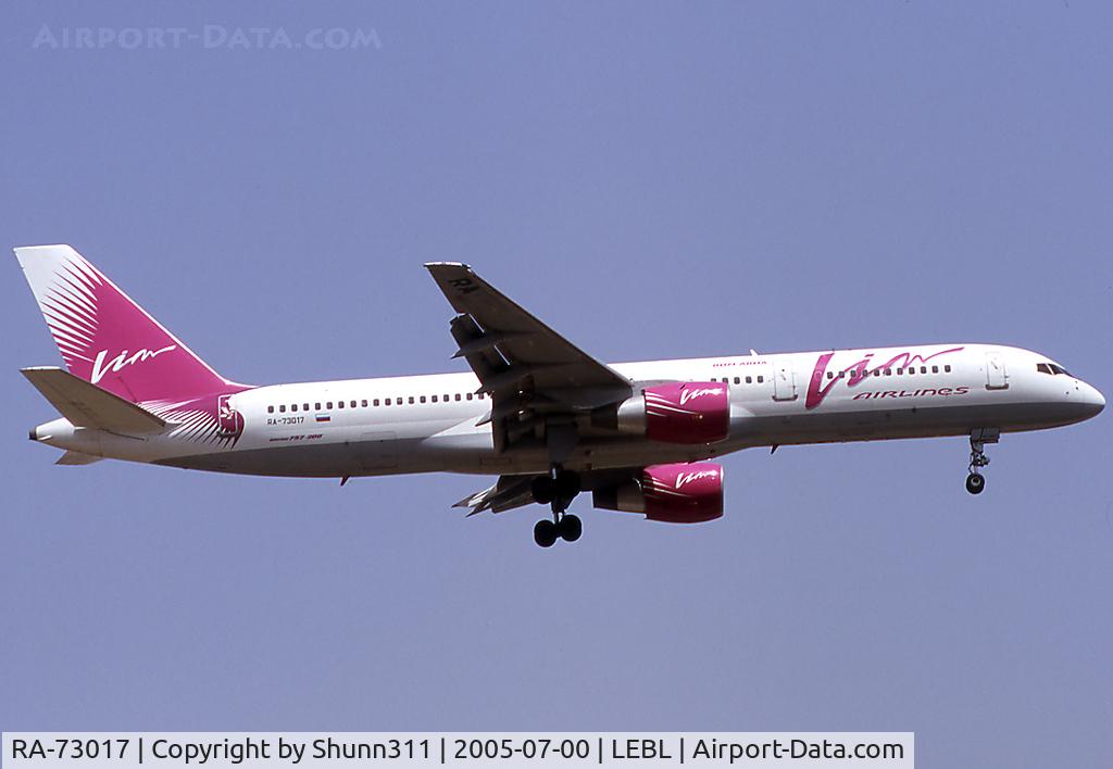 RA-73017, 1993 Boeing 757-230 C/N 26434, Landing rwy 25R