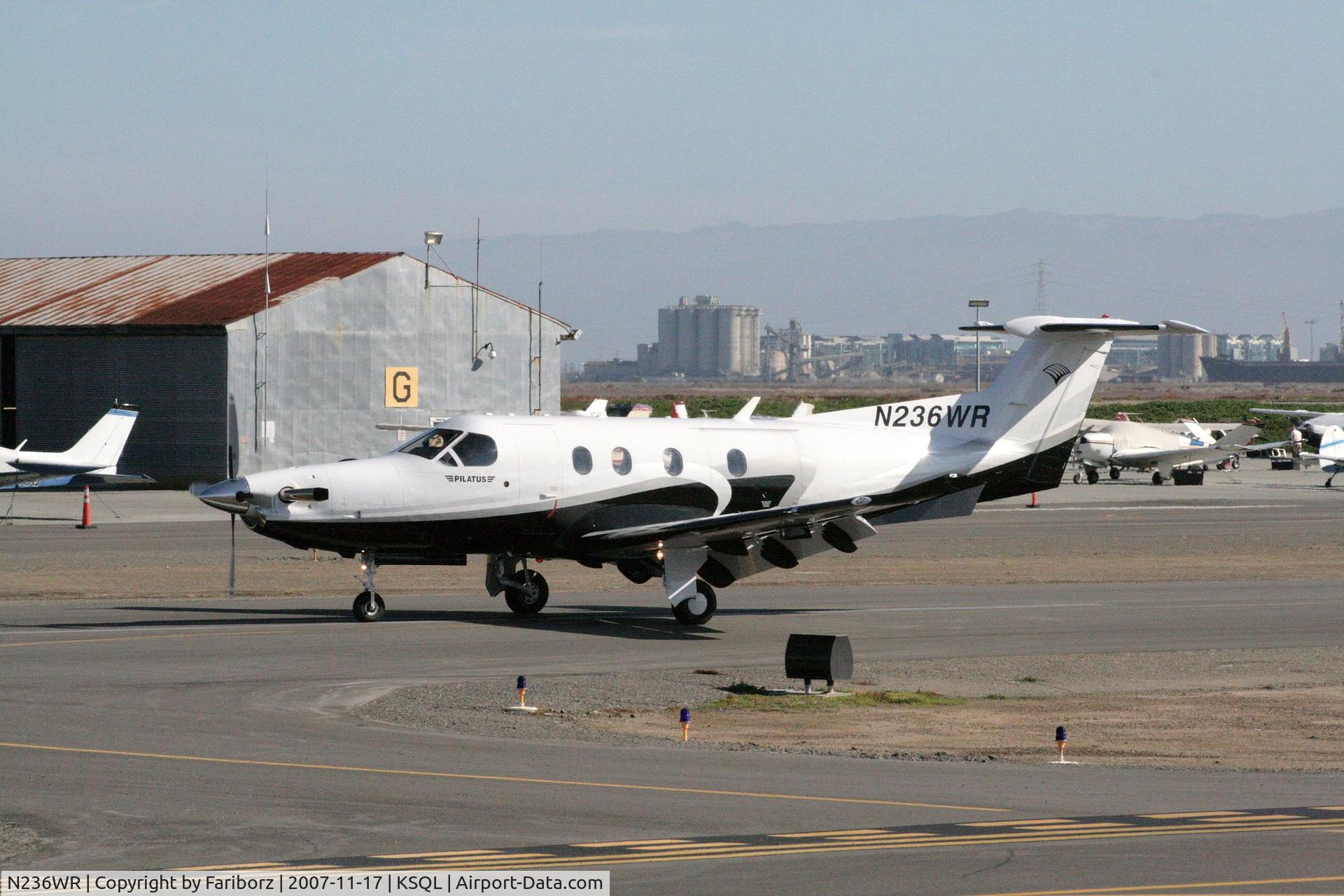 N236WR, 2007 Pilatus PC-12/47 C/N 804, Taxiing to parking