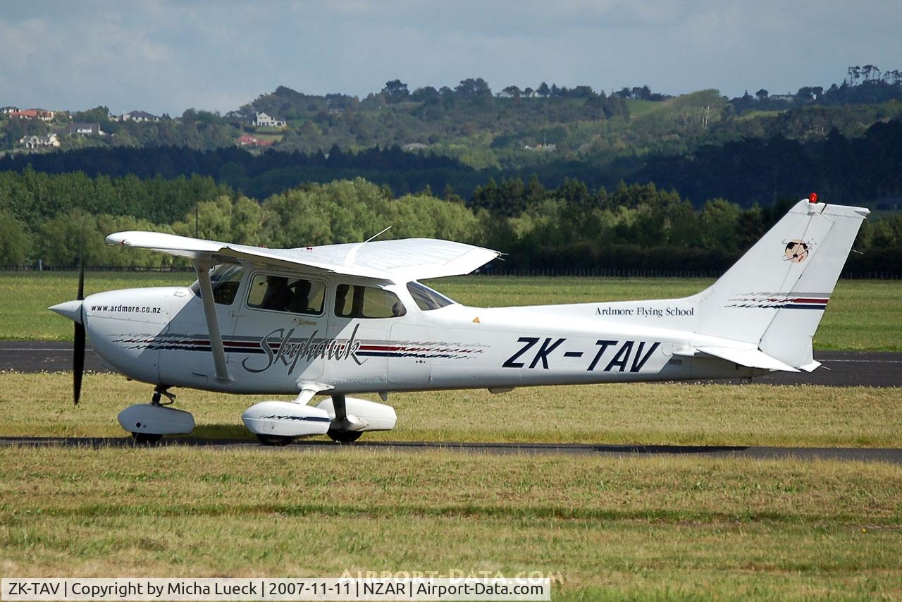 ZK-TAV, Cessna 172R C/N 17280654, At Ardmore