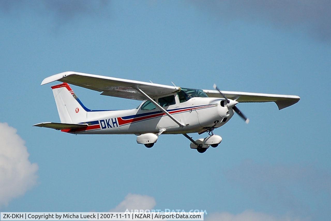 ZK-DKH, Cessna 172M C/N 17261709, Fly-past