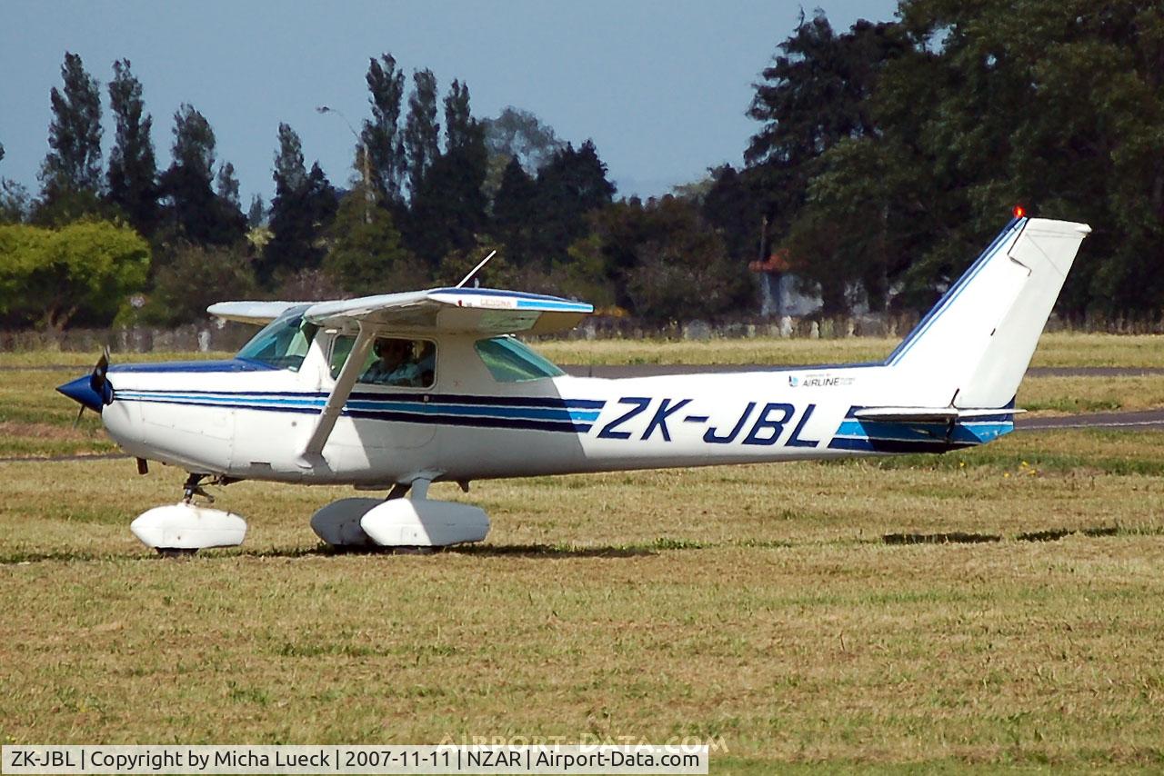 ZK-JBL, Cessna A152 Aerobat C/N A1520884, Taxiing