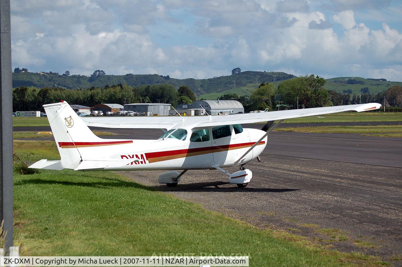 ZK-DXM, Cessna 172M C/N 17263561, At Ardmore