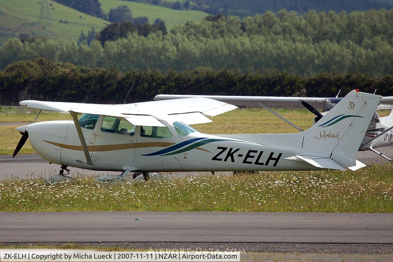 ZK-ELH, Cessna 172N C/N 17270955, At Ardmore