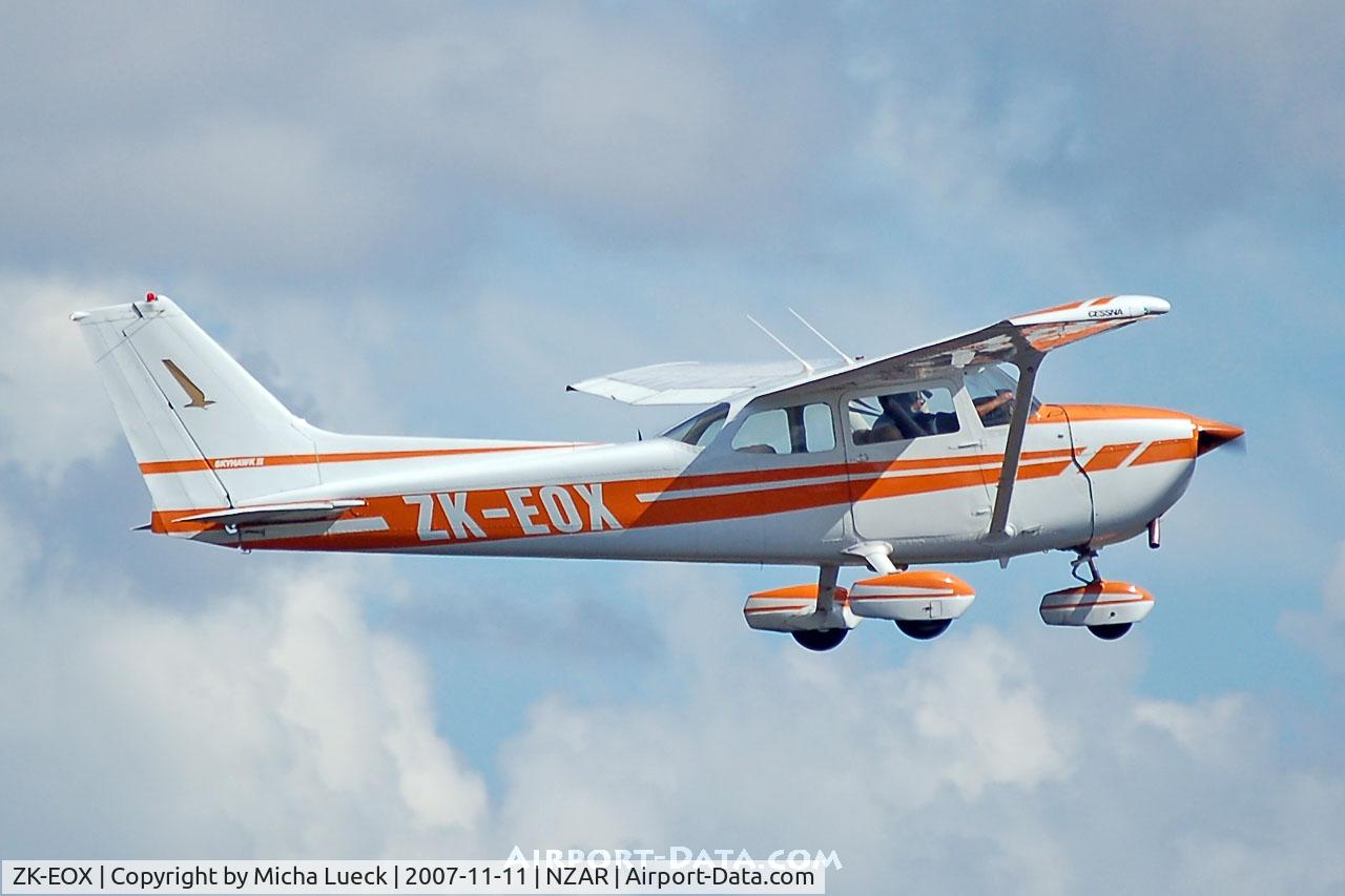 ZK-EOX, Cessna 172N C/N 17272561, Up and away