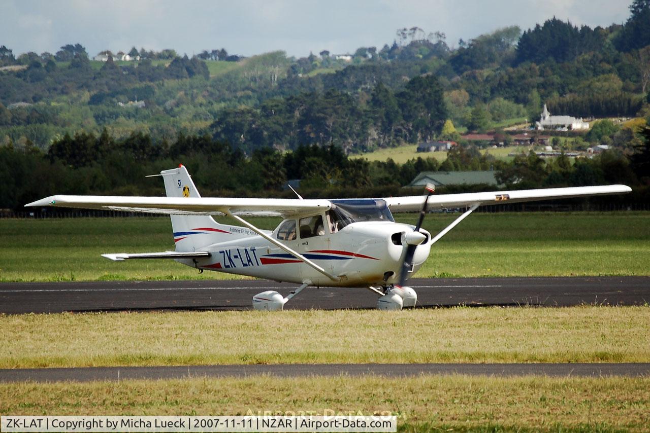 ZK-LAT, 2003 Cessna 172R C/N 17281164, At Ardmore