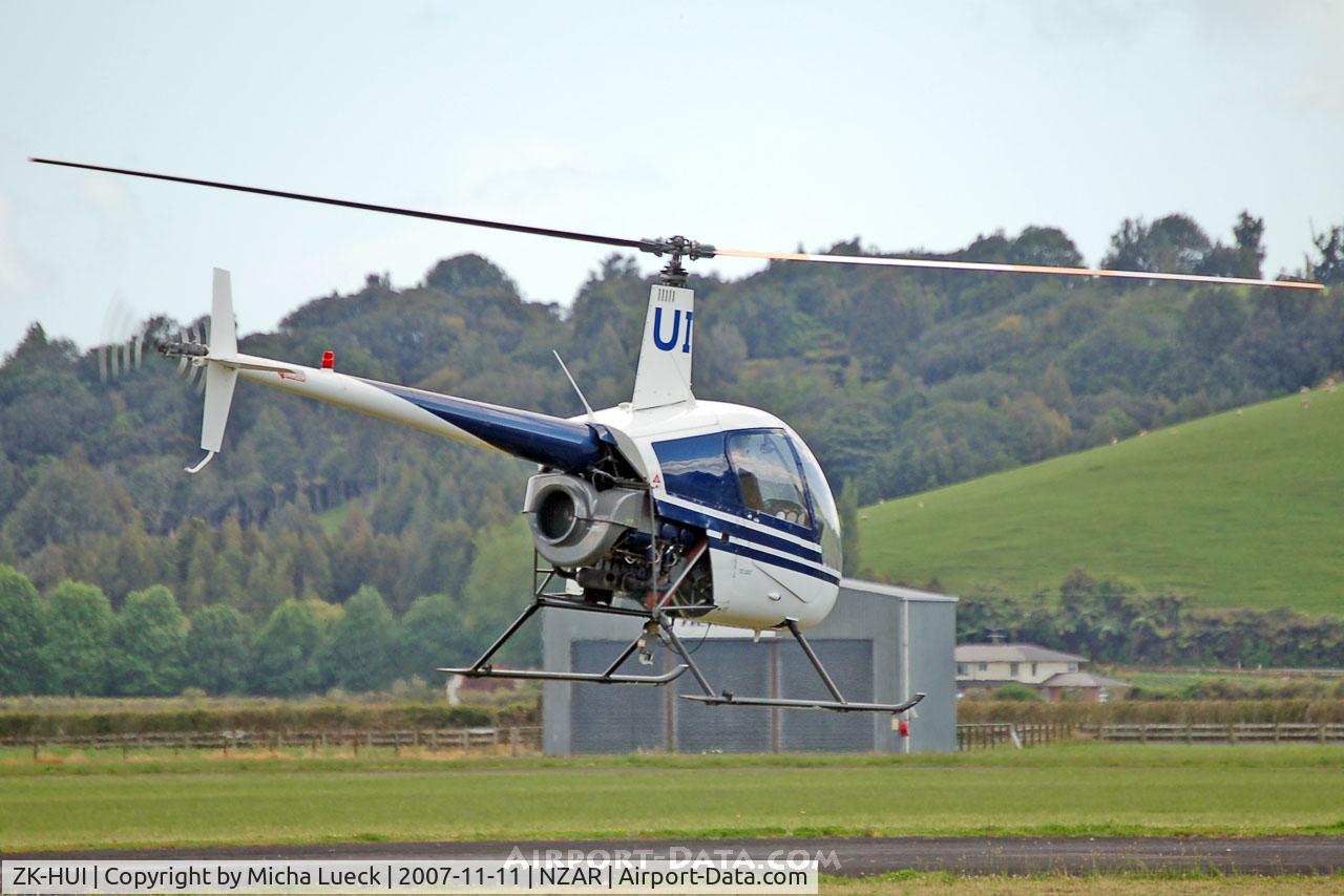 ZK-HUI, 1984 Robinson R22 Alpha C/N 0412, Just about to land