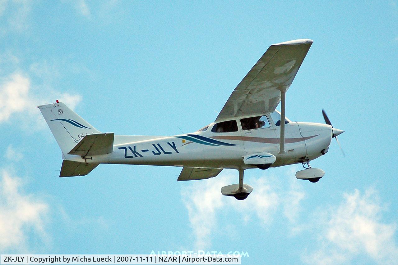 ZK-JLY, Cessna 172R C/N 17280899, Fly-by