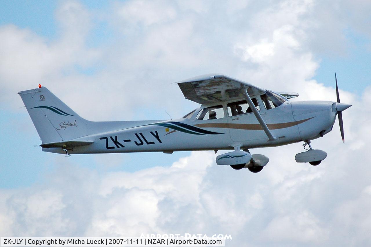 ZK-JLY, Cessna 172R C/N 17280899, At Ardmore