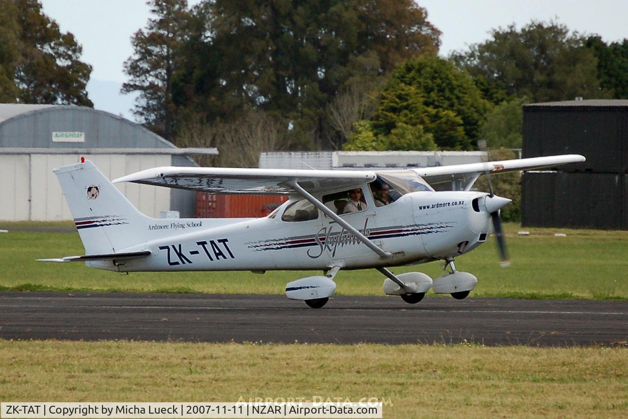 ZK-TAT, Cessna 172R C/N 17280635, Rotating