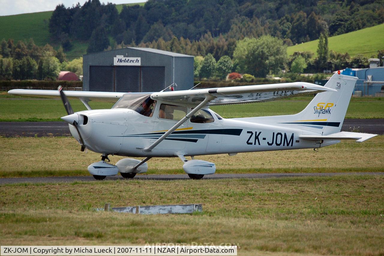 ZK-JOM, Cessna 172S C/N 172S9214, Taxiing