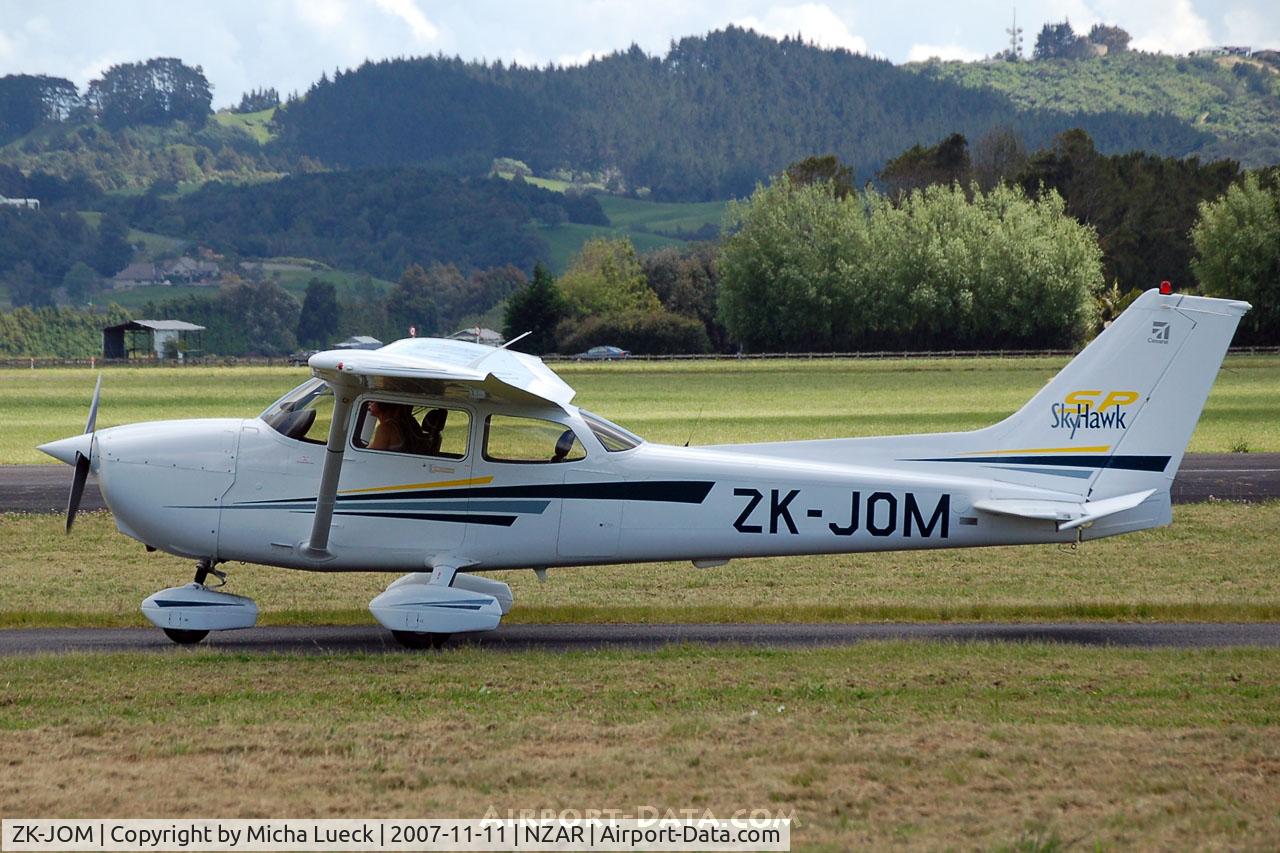 ZK-JOM, Cessna 172S C/N 172S9214, Taxxing