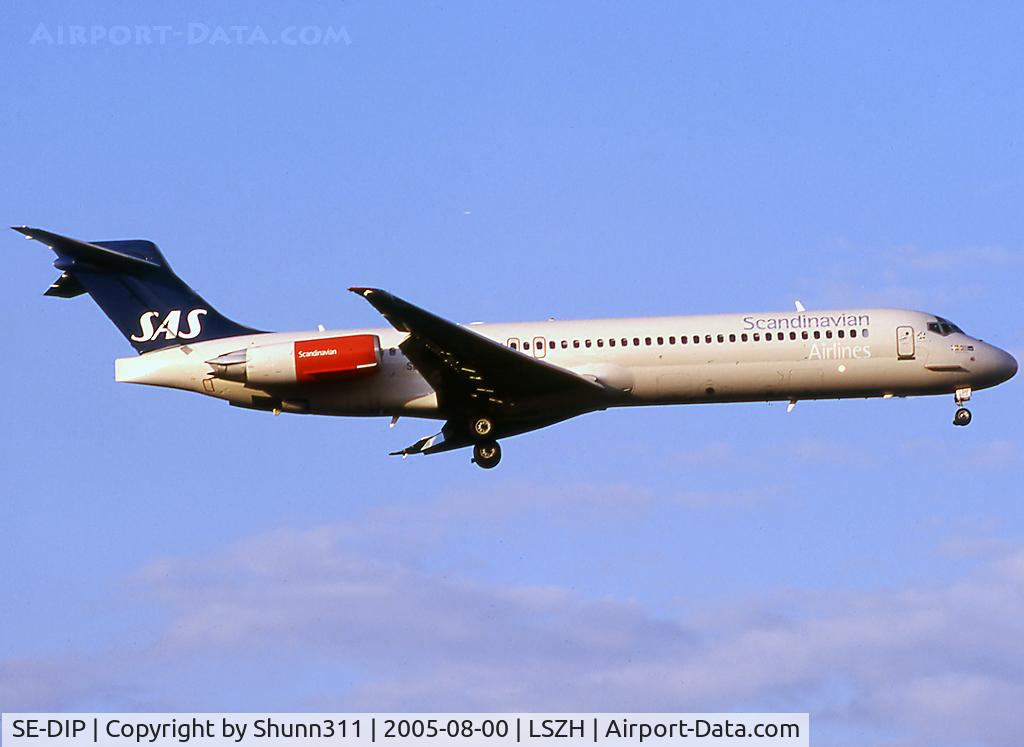 SE-DIP, 1991 McDonnell Douglas MD-87 (DC-9-87) C/N 53010, Landing rwy 16