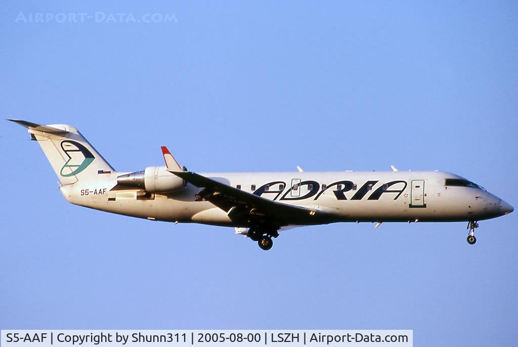S5-AAF, 1998 Canadair CRJ-200LR (CL-600-2B19) C/N 7272, Landing rwy 16