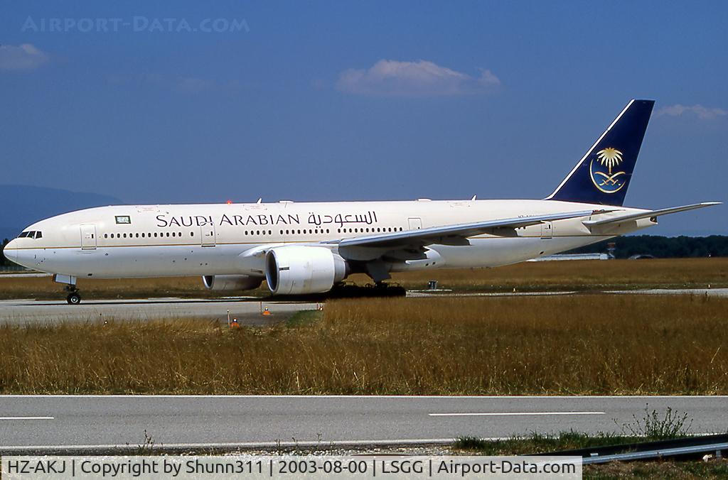 HZ-AKJ, 1998 Boeing 777-268/ER C/N 28353, Line up rwy 05 for departure