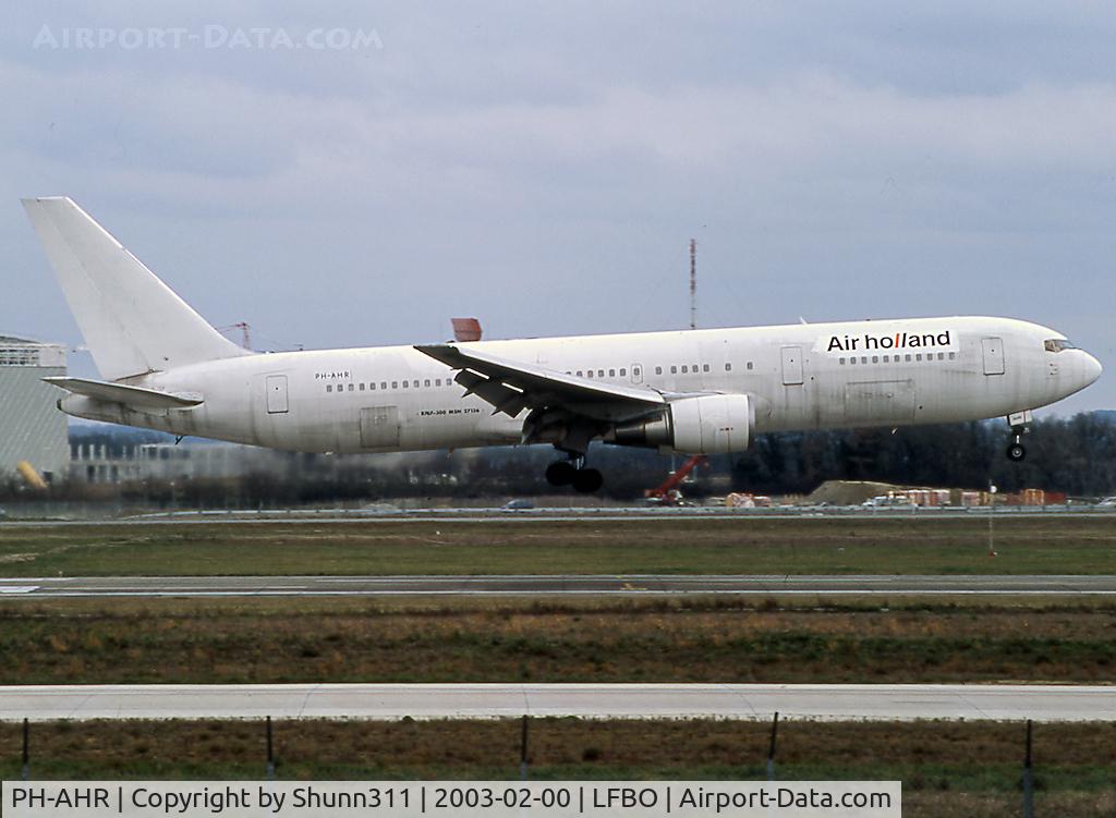 PH-AHR, 1993 Boeing 767-328/ER C/N 27136, Landing rwy 14R
