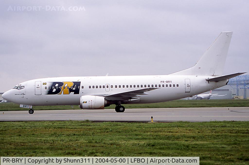 PR-BRY, 1987 Boeing 737-33A C/N 23830, Taxiing to the terminal... Euro Atlantic lease...