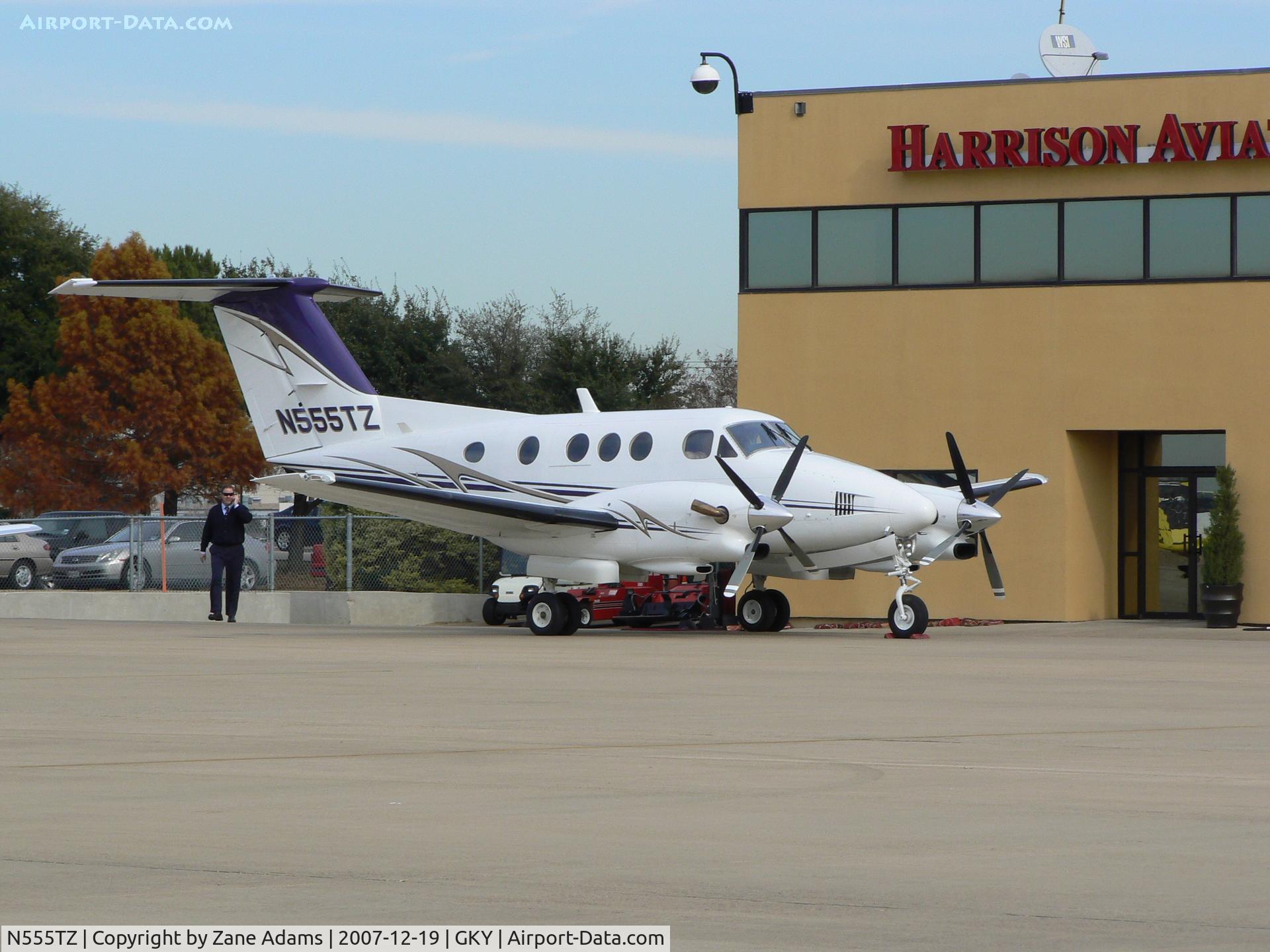 N555TZ, 1982 Beech F90 King Air C/N LA-189, At Arlington Municipal