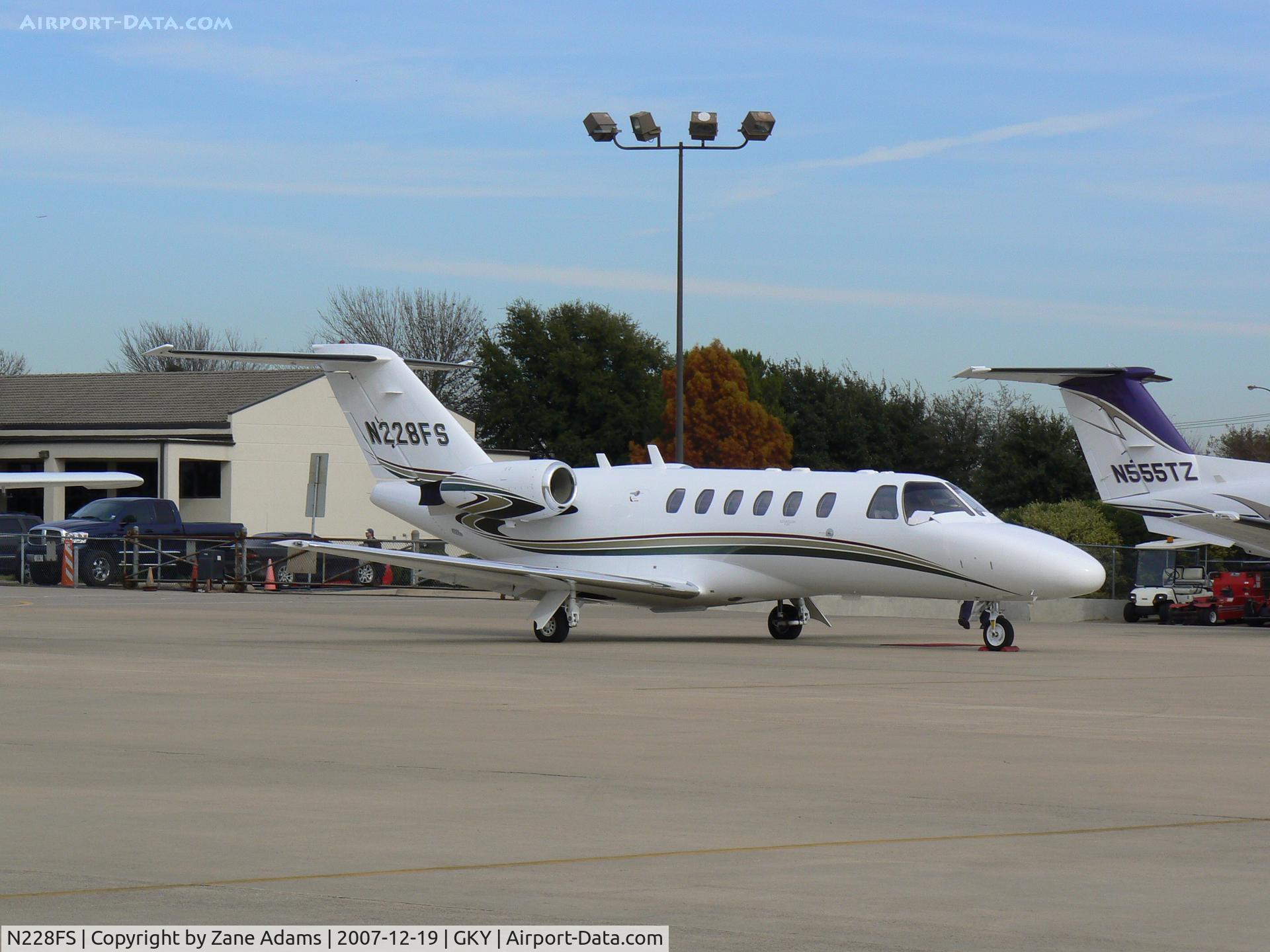 N228FS, 2001 Raytheon B200 King Air C/N BB-1757, At Arlington Municipal