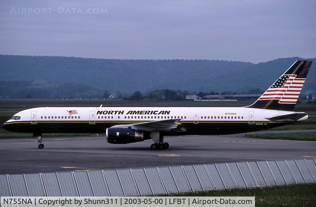 N755NA, 2000 Boeing 757-28A C/N 30043, Parked at the terminal