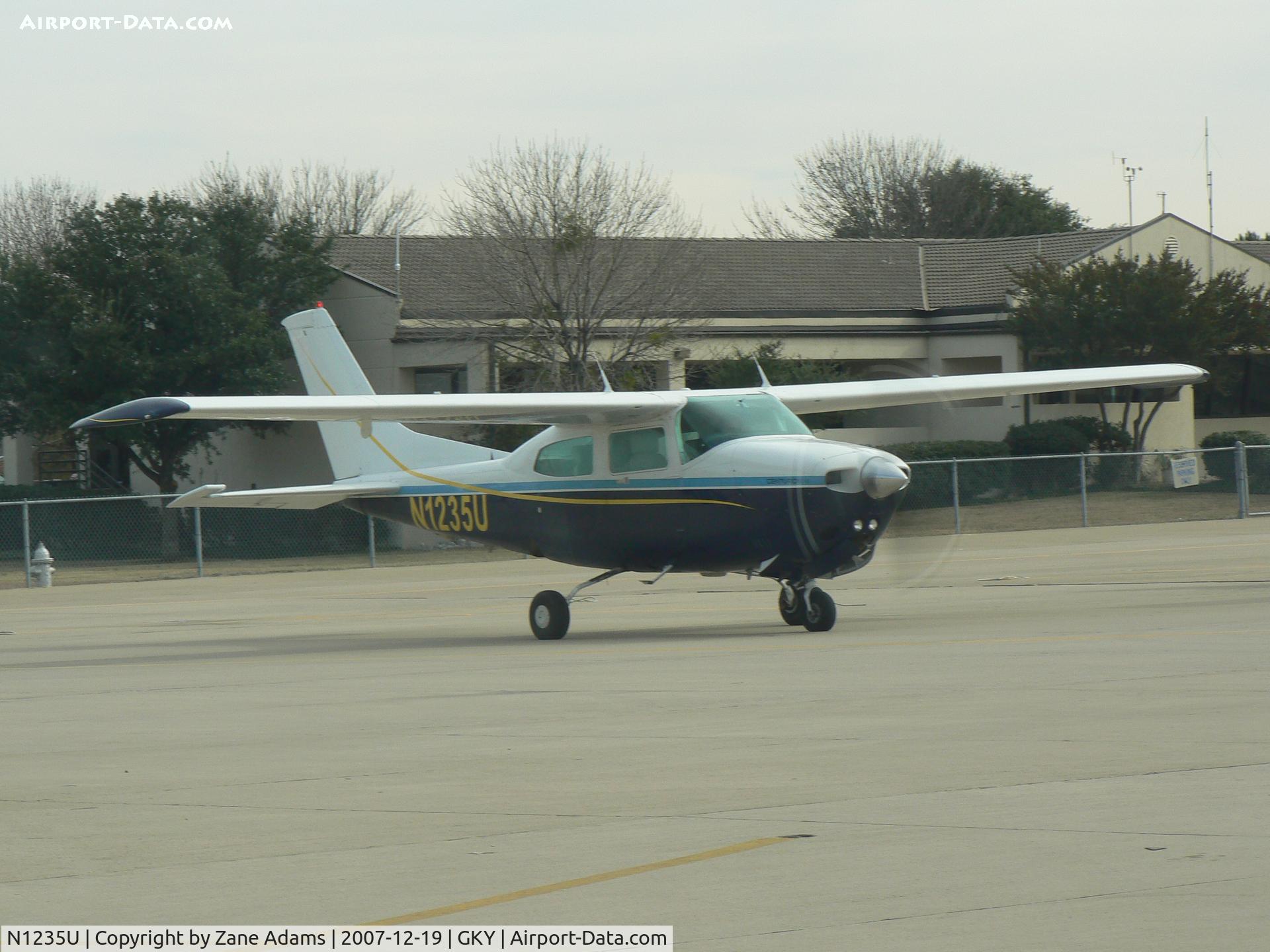 N1235U, 1982 Cessna 210N Centurion C/N 21064677, At Arlington Municipal