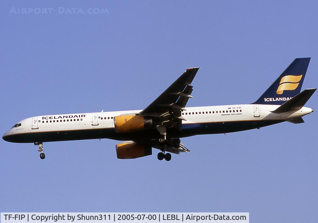 TF-FIP, 2000 Boeing 757-208 C/N 30423, Landing rwy 25R