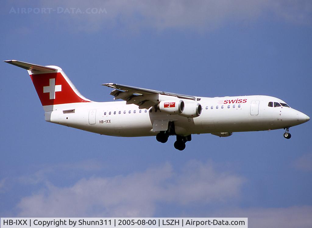 HB-IXX, 1995 British Aerospace Avro 146-RJ100 C/N E3262, Landing rwy 14
