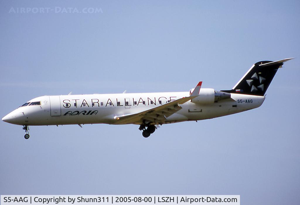 S5-AAG, 2000 Canadair CRJ-200LR (CL-600-2B19) C/N 7384, Landing rwy 14