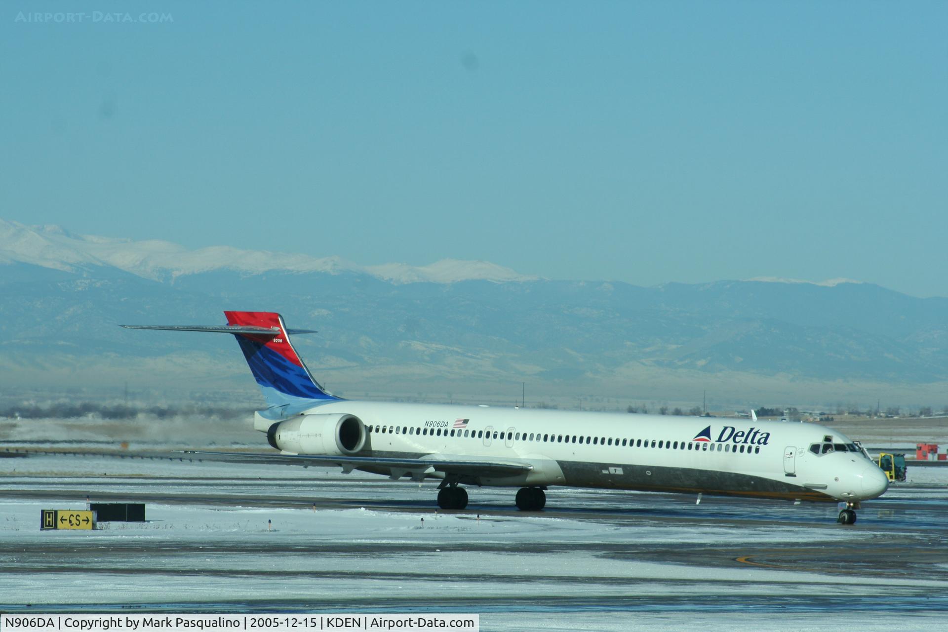 N906DA, 1995 McDonnell Douglas MD-90-30 C/N 53386, MD-90