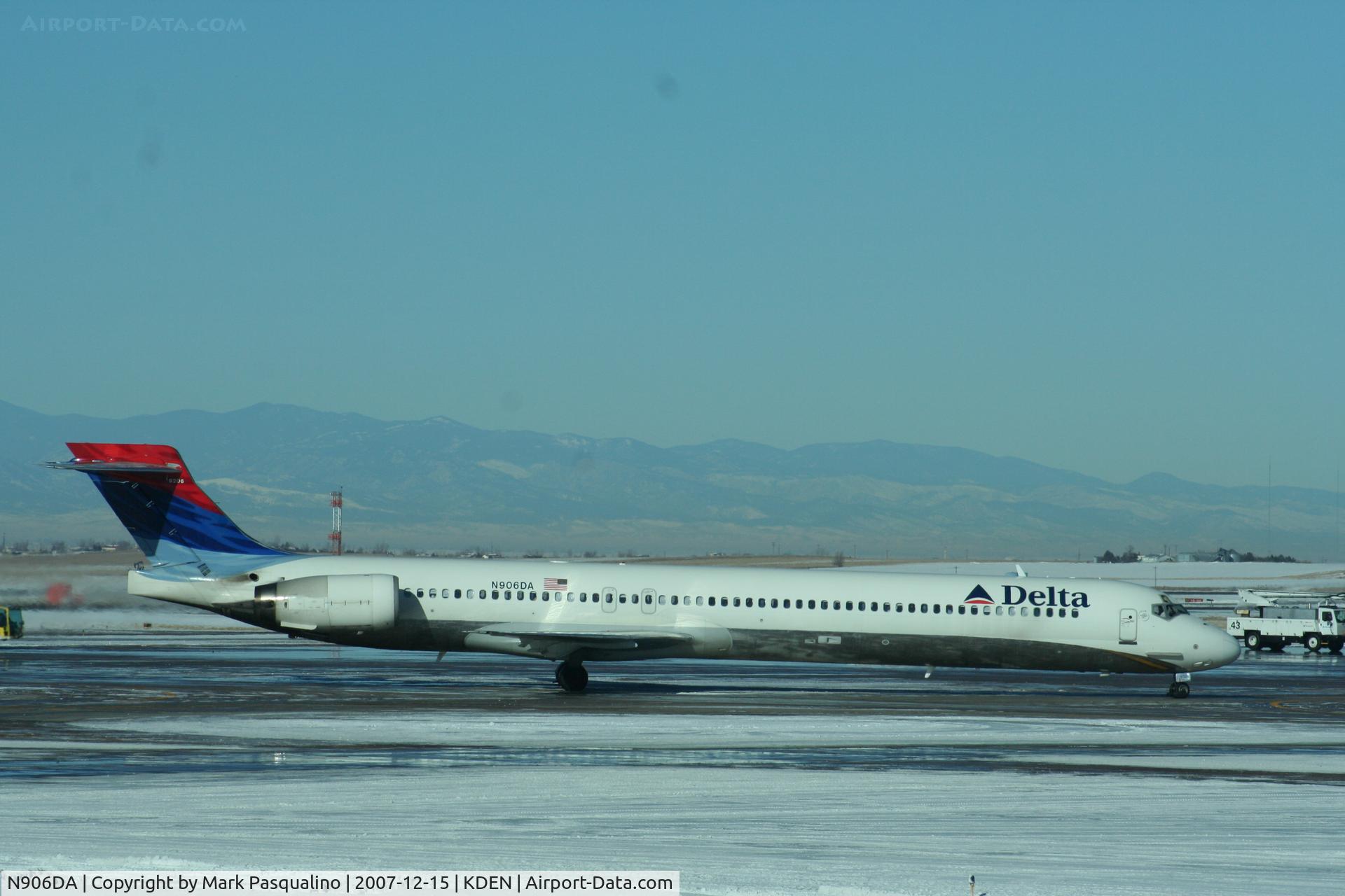 N906DA, 1995 McDonnell Douglas MD-90-30 C/N 53386, MD-90