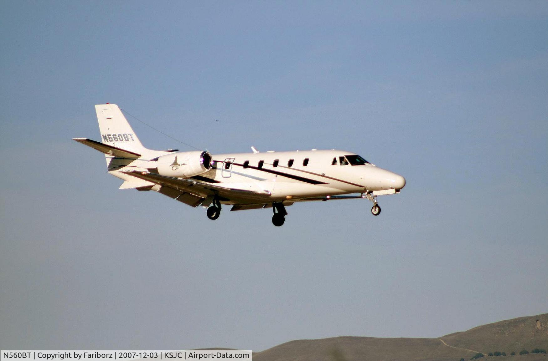 N560BT, 1999 Cessna 560XL C/N 560-5031, Short final RWY12R