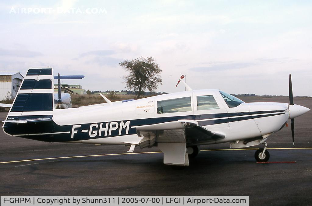 F-GHPM, Mooney M20J 201 C/N 24-1640, Parked at the Airclub