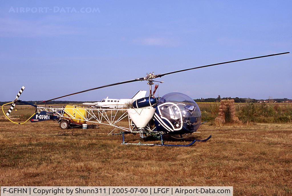 F-GFHN, Bell 47G-2 C/N 1489, Parked in the grass at the airfield