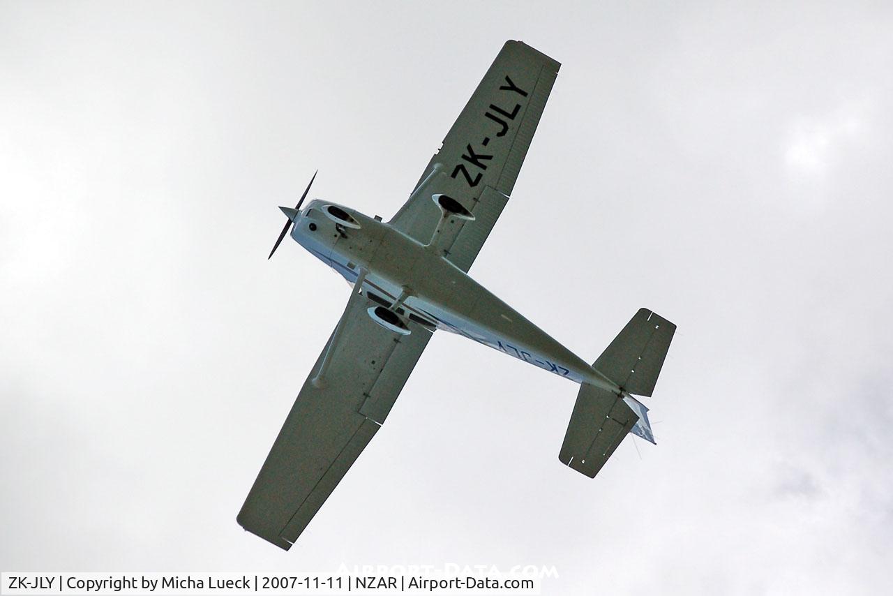 ZK-JLY, Cessna 172R C/N 17280899, Passing over Ardmore