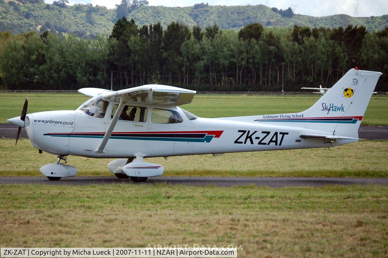 ZK-ZAT, Cessna 172R C/N 17281088, At Ardmore