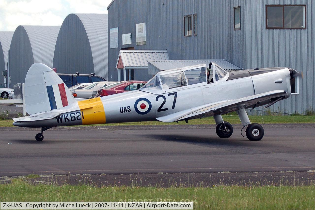ZK-UAS, 1952 De Havilland DHC-1 Chipmunk 22 C/N C1/0633, Taxiing to the runway