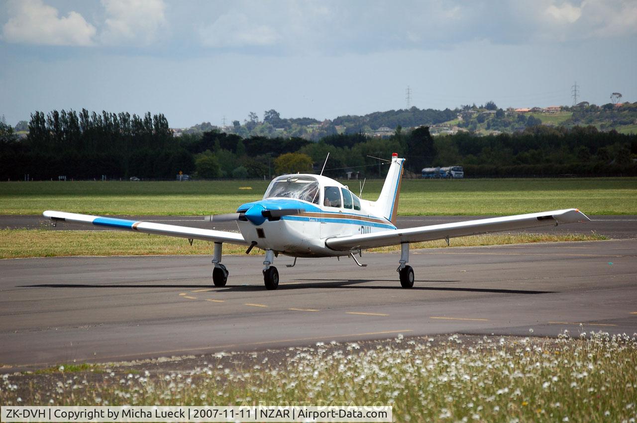 ZK-DVH, Beech C23 Sundowner 180 Sundowner 180 C/N M-1552, Taxiing to base
