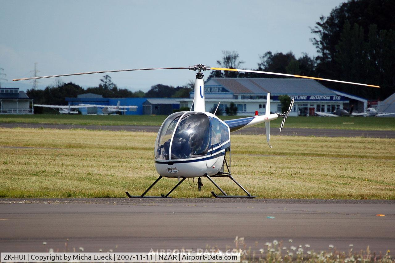ZK-HUI, 1984 Robinson R22 Alpha C/N 0412, At Ardmore
