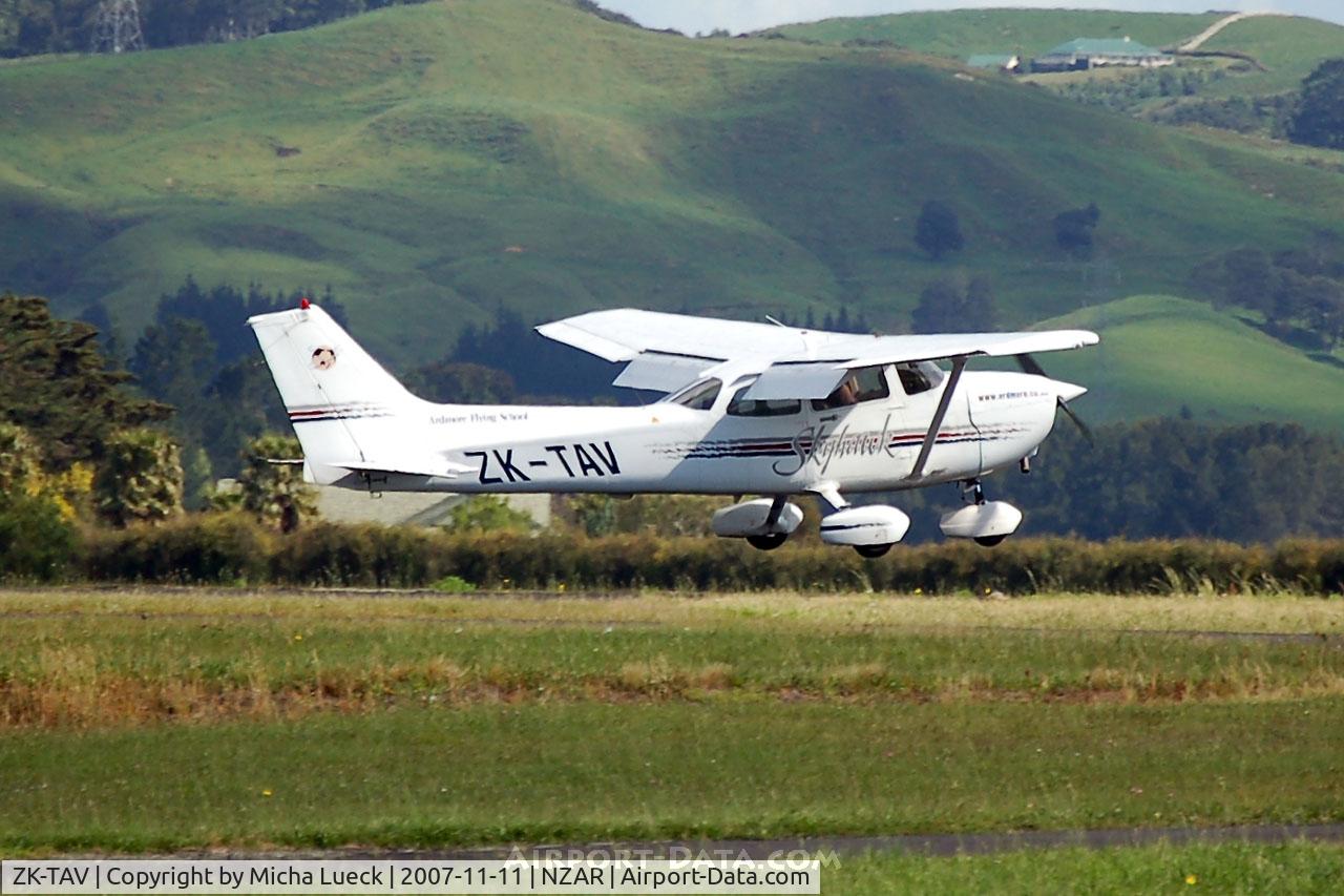 ZK-TAV, Cessna 172R C/N 17280654, Full flaps