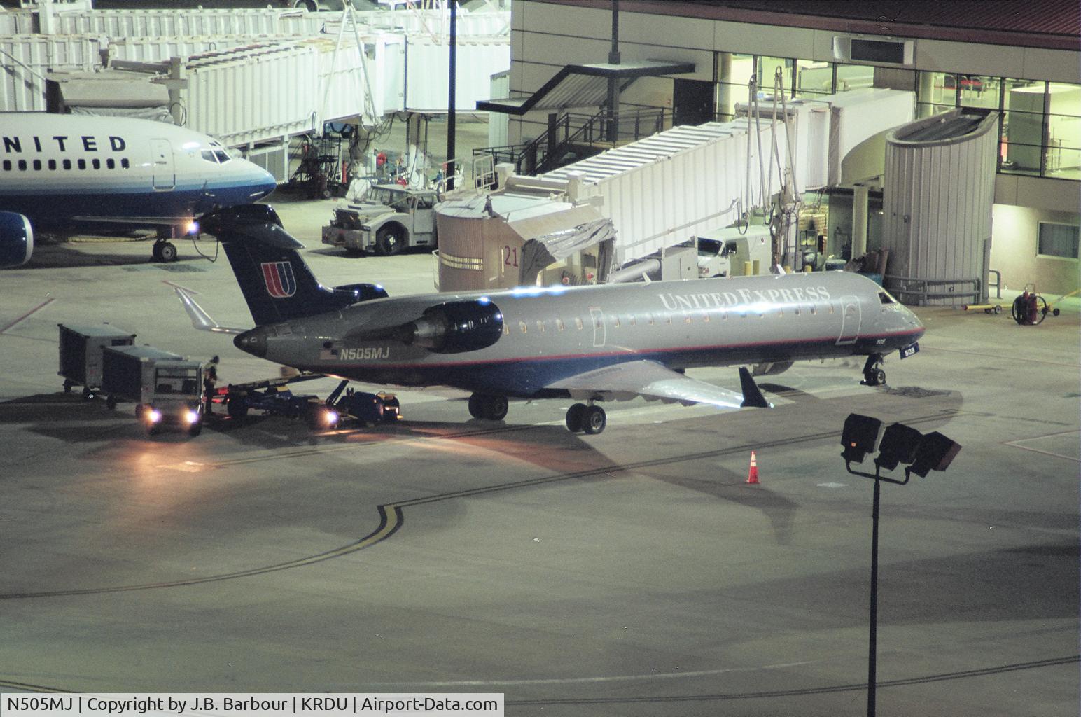 N505MJ, 2002 Bombardier CRJ-700 (CL-600-2C10) Regional Jet C/N 10070, Getting unloaded